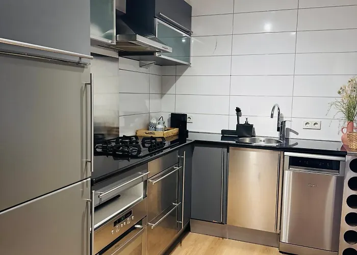 Hello - Souterrain Hoogwakersbosstraat 6 * 노르트베이크